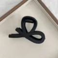 Matte schwarze geometrische Haarklammer für Damen, stilvolles und elegantes Haaraccessoire 8cm - Mattschwarz