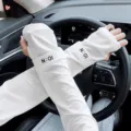 Weisse Sonnenschutz Eis Aermel fuer Damen Sommer Autofahren atmungsaktive Armschuetzer. - Buchstabendruck-Stil / Weiß