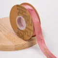 Nastro di raso rosa con stampa happy dorata 2.5cm di larghezza 34m per confezione regalo torta. - rosa scuro