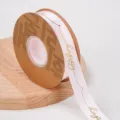Nastro in raso bianco con scritta happy dorata 2,5 cm largo 34 m lungo per confezioni regalo - Fucsia