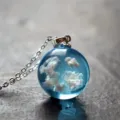 Collier pendentif globe en verre nuage bleu avec chaîne argentée pour femme mode - Ciel Bleu et Nuages Blancs 007