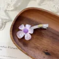 Stylische lila Blumen Haarklammer für Damen, süße Accessoires und Entenschnabel Clip für Alltag. - Hellviolett
