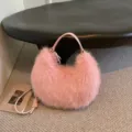 Sac à épaule rose pelucheux pour femmes, sac hobo doux en peluche, sac d'hiver stylé pour aisselle. - Sac Unique / Rose