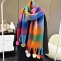 Bunter karierter Quastenschal mit Bommeln, weiche Plüschtextur, warmes Winteraccessoire für Damen. - Über 175cm Kariert Bommel Stil / Lila Karo