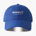 Klassische blaue Baseballkappe mit mehrfarbigen Herzen und inspirierendem Spruch. - Verstellbar / Saphirblau