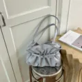 Sac porté épaule plissé gris, cabas souple en cuir PU avec boucle de ceinture élégante. - Sans pendentif / Bleu gris