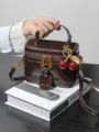 Sac bandoulière vanity en cuir marron sac à main boîte élégant avec charm cerise pour femmes - Café