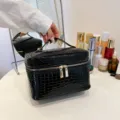Μαύρη τσάντα καλλυντικών με μοτίβο κροκόδειλου μεγάλη χωρητικότητα organizer μακιγιάζ - Μαύρο