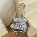 Sac à épaule plissé chic pour femme, grand cabas de travail avec pendentif cœur en tricot. - Avec Pendentif / Bleu gris