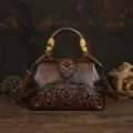 Sac à main en cuir vintage pour femme, sac bandoulière ethnique gaufré avec poignée en bambou. - Café Rétro