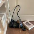 Sac à épaule noir en cuir PU souple avec bandoulière tressée et pendentif de cœur - Avec Pendentif / Noir
