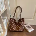 Sac Cabas Marron à Pois Élégant Sac Bandoulière en Daim Grande Capacité Tendance Chic - Avec Pendentif / Marron