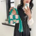 Joli sac à main au crochet fait main avec design tissé coloré, élégant gland et poignée chic. - Kit de Matériel Vert Avec Tutoriel