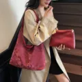 Vrouwen grote capaciteit retro hobo schoudertas en clutch set, stijlvolle forenzen tote tas. - Bordeauxrood