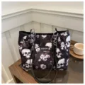 Καμβάς τσάντα ώμου tote bag με γοτθικό κρανίο λουλουδάτο print, μεγάλη τσάντα shopper. - Φούξια