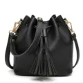 Schwarze PU Leder Beuteltasche mit Quaste Lässige Damen Umhängetasche Schultertasche - Schwarz