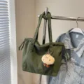 Groene Corduroy Tote Tas Grote Capaciteit Casual Schoudertas met Schattige Pluche Bedel - Met Hanger / Groen