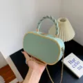 Sac à main boîte vert menthe avec chaîne dorée, sac bandoulière tendance pour femmes. - Vert matcha