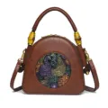 Vintage ethnische gepraegte Lederschultertasche fuer Damen mit Pfauenmuster und Bambusgriff. - Fliegender Phönix