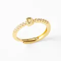 Bague lettre D plaquee or avec des cristaux de zircone scintillants pour les femmes. - Or-D