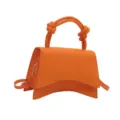Orangene Schultertasche für Damen, stilvolles gebogenes Bodendesign mit geknotetem Griff, PU. - Orange