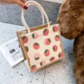 Leinen Erdbeer Henkeltasche, süße kleine Tragetasche für Damen und Studenten im Alltag. - Erdbeer-Muster