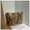 Vintage Pendler Shopper Tasche für Damen, große lässige Umhängetasche mit Schal Detail. - Khaki