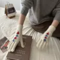 Chauds et élégants gants longs tricotés d'hiver pour femmes avec motif de sapin de Noël. - Taille unique / Beige