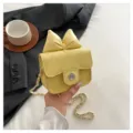 Schicke kleine gesteppte Umhängetasche mit Kette für Damen, stilvolle Schleife und elegantes Design. - Gelb