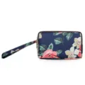 Blumige Stoff-Clutch Geldbörse mit Handschlaufe und Reißverschlüssen in Marineblau. - Blumenillustration