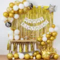 Set di palloncini per festa di compleanno oro e bianco con tenda a frange e striscione. - Ghirlanda di Palloncini Dorati