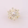 Anello per sciarpa in seta con perla di fiore dorato, elegante accessorio per fibbia. - Oro
