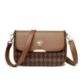 Sac à bandoulière marron pour femme avec motif losanges élégant et détails dorés. - Plaid Bicolore Khaki