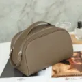 Tsanta kallyntikon apo gnisio derma se taupe chromatos me cherouli kai fermouar. - 25x15x18cm / Καφέ