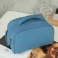 Μπλε τσάντα καλλυντικών από γνήσιο δέρμα για γυναίκες, φορητό νεσεσέρ με φερμουάρ. - 25x15x18cm / Μπλε