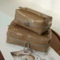 Neceser de cuero con patrón de cocodrilo, gran capacidad doble cremallera bolsa de viaje organizador. - Grande 23x12x9cm / Té con Leche