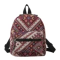 Mini-Rucksack im Ethno-Stil, rotes, gewebtes Muster mit geometrischen Details und Trägern. - Rot