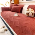 Housse de canapé matelassée en peluche épaisse terracotta, housse géométrique douce pour hiver. - Bordeaux
