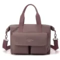 Élégant sac cabas bandoulière en nylon mauve, avec double poignée supérieure et poches frontales. - Rose Arbre