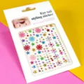 Gros plan sur les autocollants de strass pour le visage et les diamants de maquillage. - Flocon de Neige Coloré