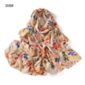 Detailweergave van een bloemige chiffon sjaal, licht en zacht met kleurrijke kleine bloemen. - Achtertuin (308#)