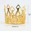 Mini topper de tarta con corona dorada y brillantes pedrerías, 7 cm de diámetro y 6 cm de alto. - Accesorio de corona