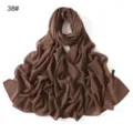 Detailansicht des weichen Chiffon-Schals mit glatter Textur und elegantem Faltenwurf. - 38#