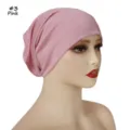 Detail de la vue laterale du bonnet hijab rose interieur en tissu extensible et confortable. - Taille unique / Rose