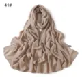 Nahaufnahme des eleganten einfarbigen Chiffonschals mit weicher Textur und edlem Faltenwurf. - 41#
