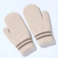 Mittens in maglia da donna con classico design a righe per mani calde nel freddo inverno. - Ragazzi / Beige Cammello