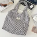Μaυρη και λευκη τσαντα tote απο καμβα καρό, casual καθημερινή τσαντα ώμου με κεντημένα λουλούδια. - Ασπρόμαυρο Πλέγμα Λουλούδι