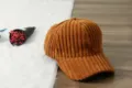Cappello da baseball in velluto a coste dettaglio, tessuto marrone, stile invernale. - Regolabile / Giallo