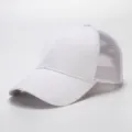 Witte mesh honkbalpet, klassiek trucker hoed design met ademende achterkant voor vrije tijd. - Verstelbaar / Wit