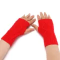Guanti senza dita in maglia rossa per l'inverno, simpatici manicotti con motivo a losanghe. - Rosso Vivo
